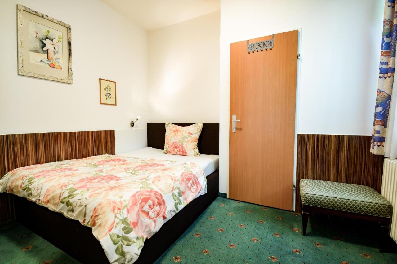 Gartenhotel Garni Pension B&B Инсбрук Экстерьер фото