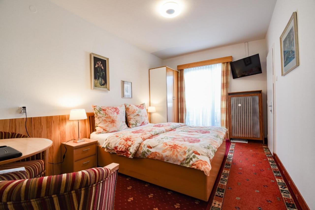 Gartenhotel Garni Pension B&B Инсбрук Экстерьер фото