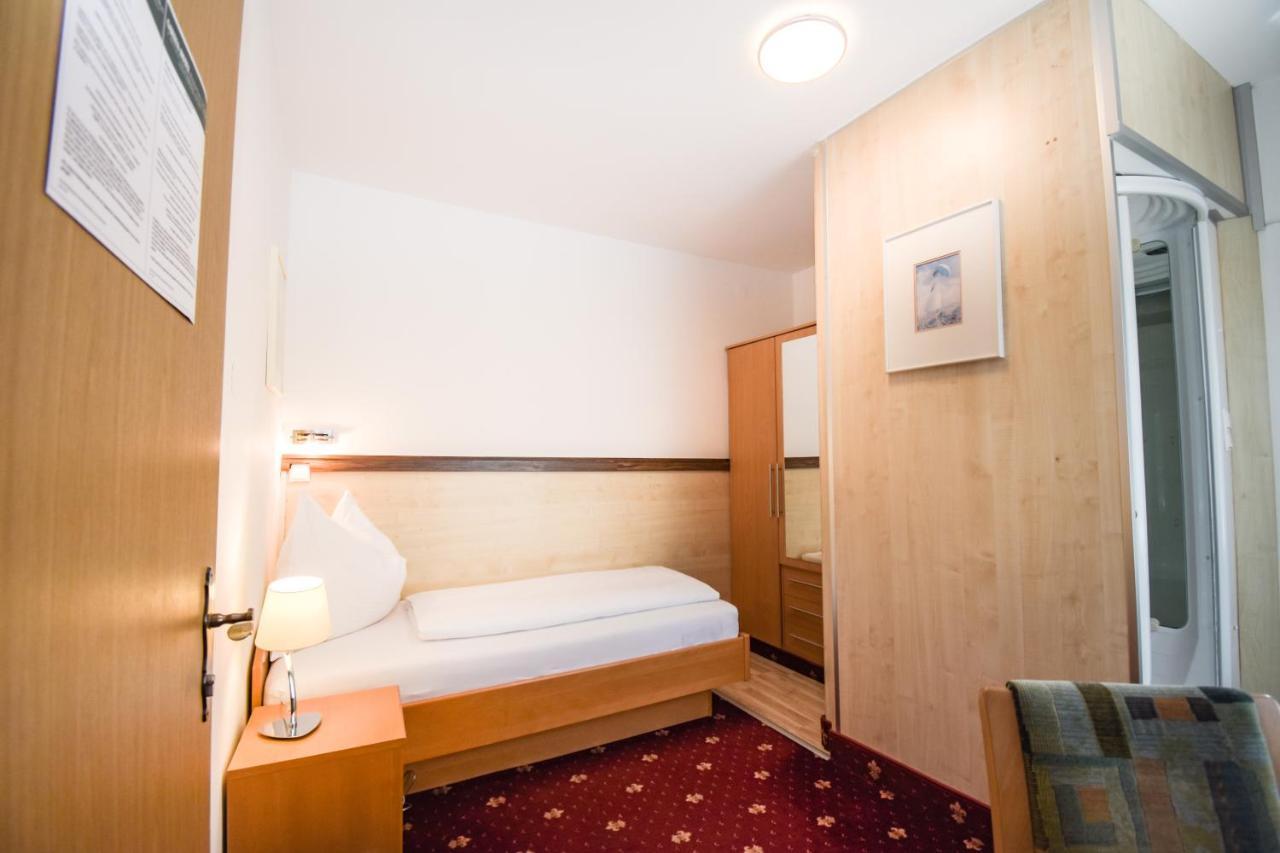 Gartenhotel Garni Pension B&B Инсбрук Экстерьер фото